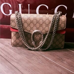 Gucci Beige GG Supreme Shoulder Bag with Red Trim and Silver Hardware